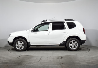 Подержанный автомобиль Renault Duster 2017 года (8 фото)