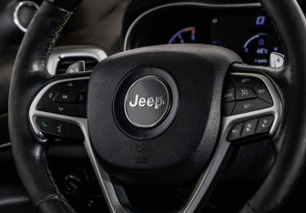 Подержанный автомобиль Jeep Grand Cherokee 2013 года (11 фото)