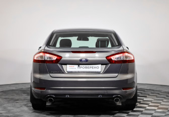 Подержанный автомобиль Ford Mondeo Sedan 2013 года (6 фото)