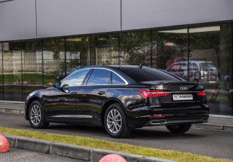 Подержанный автомобиль Audi A6 Sedan 2020 года (8 фото)
