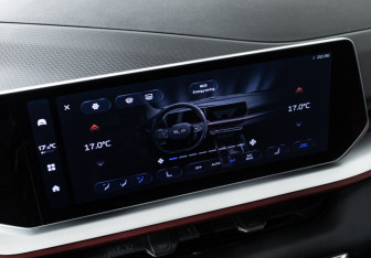 Подержанный автомобиль Geely Coolray 2023 года (17 фото)