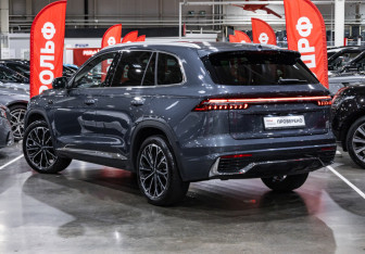 Подержанный автомобиль Geely Monjaro 2026 года (11 фото)
