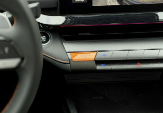 Подержанный автомобиль Changan UNI-V 2023 года (17 фото)