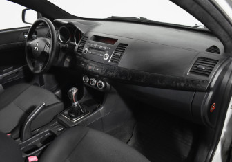 Подержанный автомобиль Mitsubishi Lancer Sedan 2008 года (12 фото)