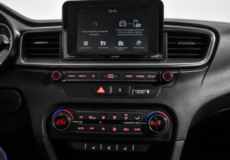 Подержанный автомобиль Kia Ceed Hatchback 2018 года (16 фото)