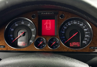 Подержанный автомобиль Volkswagen Passat Sedan 2006 года (17 фото)