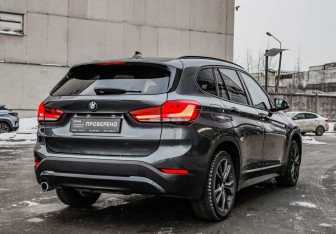 Подержанный автомобиль BMW X1 2019 года (7 фото)