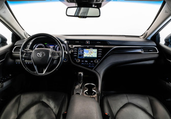 Подержанный автомобиль Toyota Camry Sedan 2018 года (11 фото)