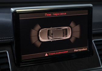 Подержанный автомобиль Audi A8 2011 года (17 фото)
