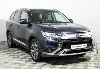 Подержанный автомобиль Mitsubishi Outlander 2019 года (3 фото)