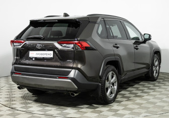 Подержанный автомобиль Toyota RAV4 2020 года (5 фото)