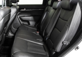 Подержанный автомобиль Kia Sorento 2015 года (10 фото)