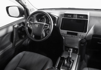 Подержанный автомобиль Toyota Land Cruiser Prado 2022 года (9 фото)