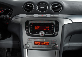 Подержанный автомобиль Ford S-MAX 2007 года (17 фото)