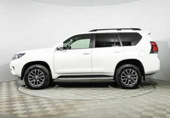 Подержанный автомобиль Toyota Land Cruiser Prado 2017 года (8 фото)