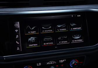 Подержанный автомобиль Audi Q3 2019 года (18 фото)
