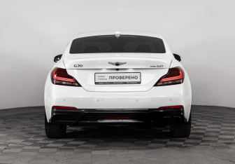 Подержанный автомобиль Genesis G70 2019 года (8 фото)