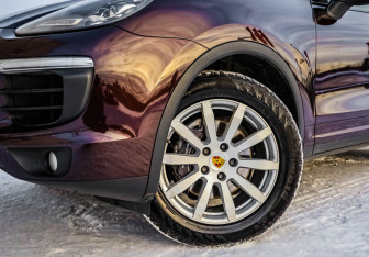 Подержанный автомобиль Porsche Cayenne 2015 года (3 фото)
