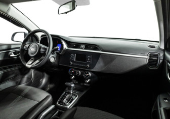 Подержанный автомобиль Kia Rio Hatchback 2021 года (9 фото)