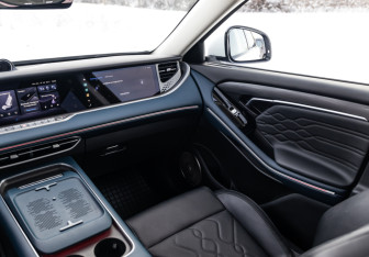 Подержанный автомобиль Voyah Free 2024 года (18 фото)