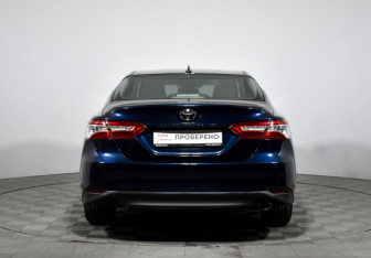Подержанный автомобиль Toyota Camry Sedan 2020 года (6 фото)