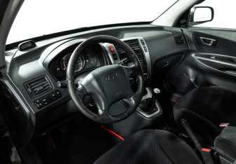 Подержанный автомобиль Hyundai Tucson 2008 года (11 фото)