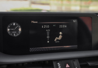Подержанный автомобиль Lexus ES 2019 года (21 фото)