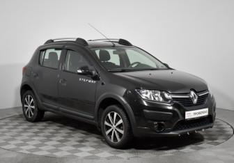 Подержанный автомобиль Renault Sandero 2016 года (3 фото)