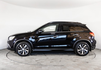Подержанный автомобиль Mitsubishi ASX 2019 года (8 фото)