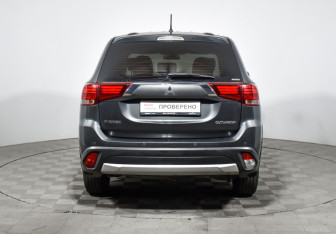 Подержанный автомобиль Mitsubishi Outlander 2016 года (6 фото)