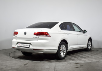 Подержанный автомобиль Volkswagen Passat Sedan 2015 года (5 фото)