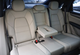 Подержанный автомобиль Porsche Cayenne 2019 года (34 фото)