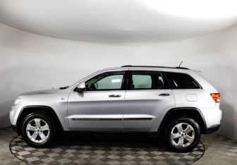 Подержанный автомобиль Jeep Grand Cherokee 2012 года (8 фото)