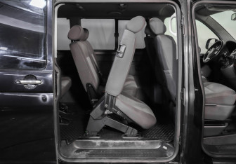 Подержанный автомобиль Volkswagen Caravelle 2013 года (24 фото)