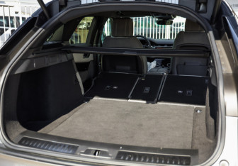 Подержанный автомобиль Land Rover Range Rover Velar 2018 года (35 фото)