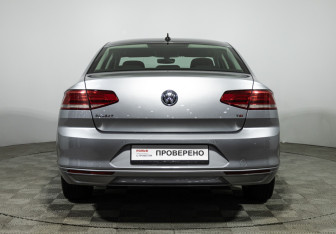 Подержанный автомобиль Volkswagen Passat Sedan 2017 года (6 фото)