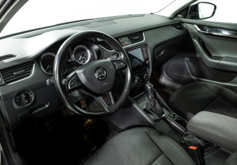 Подержанный автомобиль Skoda Octavia Liftback 2017 года (11 фото)