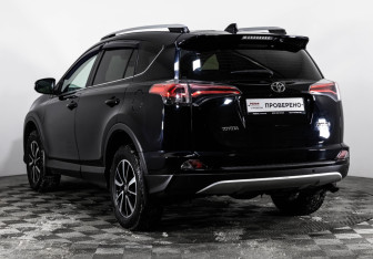 Подержанный автомобиль Toyota RAV4 2018 года (7 фото)