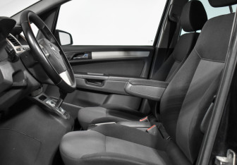 Подержанный автомобиль Opel Zafira Compactvan 2008 года (11 фото)