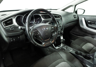 Подержанный автомобиль Kia Ceed Wagon 2016 года (11 фото)