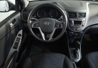 Подержанный автомобиль Hyundai Solaris Sedan 2015 года (10 фото)