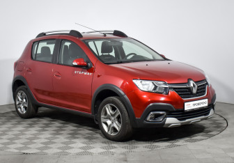 Подержанный автомобиль Renault Sandero 2018 года (3 фото)