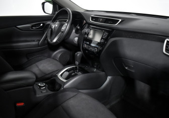 Подержанный автомобиль Nissan X-Trail 2018 года (10 фото)