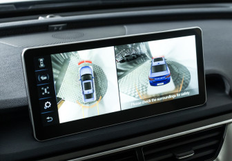 Подержанный автомобиль Hongqi H5 2022 года (17 фото)