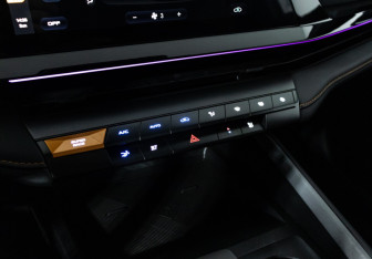 Подержанный автомобиль Changan UNI-V 2023 года (21 фото)