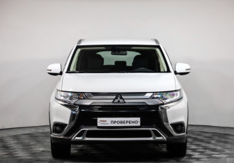 Подержанный автомобиль Mitsubishi Outlander 2019 года (2 фото)