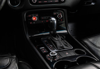 Подержанный автомобиль Volkswagen Touareg 2011 года (13 фото)