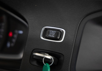Подержанный автомобиль Volvo S60 2014 года (15 фото)