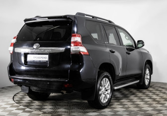 Подержанный автомобиль Toyota Land Cruiser Prado 2016 года (5 фото)