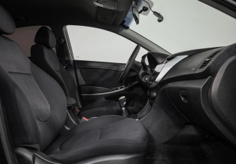Подержанный автомобиль Hyundai Solaris Sedan 2012 года (21 фото)